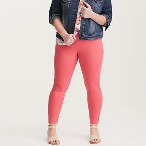 Torrid Size 2 cropped slim fix pixie pant